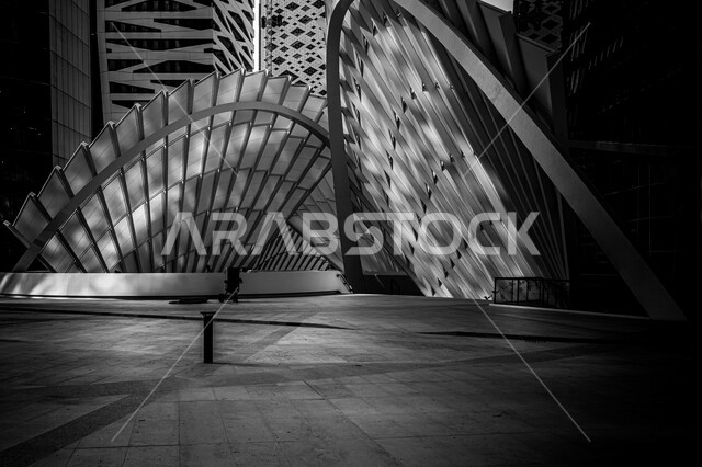 صورة ابداعية لمركز الملك عبدالله المالي ( كافد ) في الرياض بالمملكة العربية السعودية، مركز اقتصادي، معالم الرياض المشهورة، الفن الهندسي المعماري بالسعودية، السياحة في السعودية، صورة بالأبيض والأسود