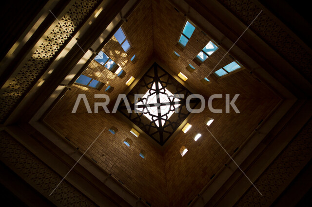 تصوير من الاسفل لسقف مبنى شعبي أثري , الهندسه المعماريه العربيه العريقه, ديكور وزخارف هندسيه مميزه,الفن الهندسي للمباني التاريخيه في المملكه العربيه السعوديه