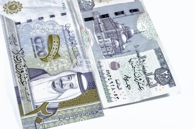 Saudi Arabia 20 SAR twenty riyals banknote with 20 LE twenty Egyptian pounds bills, Egyptian and Saudi money exchange rate with Muhammad Ali Mosque, P