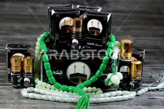 القاهرة، مصر، 12 يونيو 2023: عطر مسك الكعبة، الذي يستمد اسمه من قلب أقدس موقع في الإسلام، الكعبة، يمزج بين نفحات زهرية أنيقة من المسك.