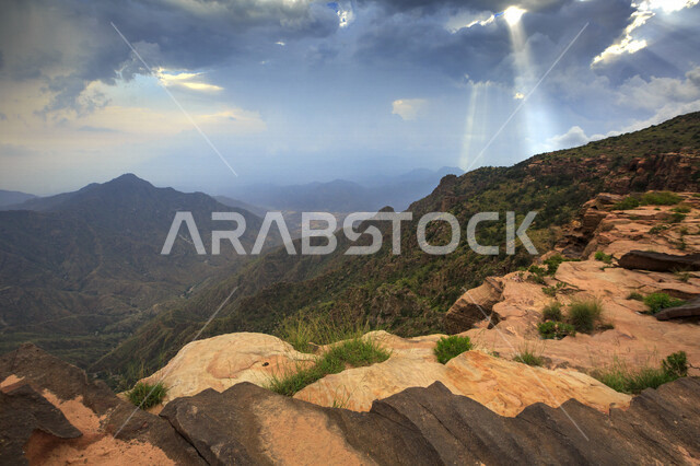 مناظر طبيعيه من اعالي الجبال في المملكه العربيه السعوديه, الطبيعه الخضراء في الجبال, السياحه في السعوديه