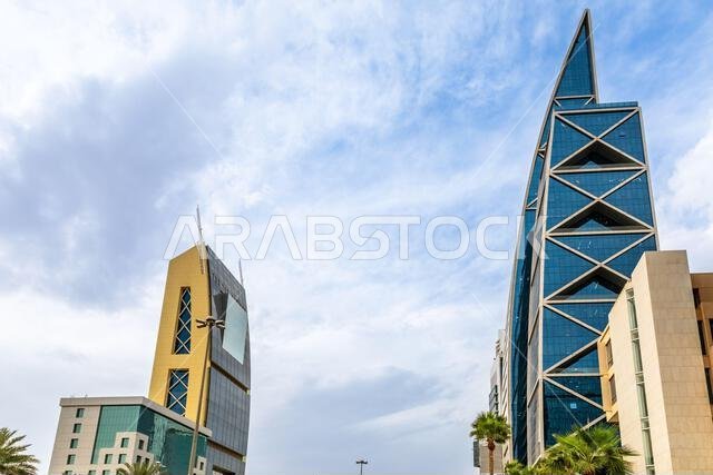 Modern buildings in the Al Olaya downtownt district with palms in the foreground, Al Riyadh, Saudi Arabia