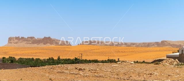 رمال الصحراء والجبال