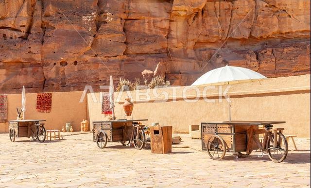 سوق العلا، المدينة العربية القديمة، شارع السوق ذو الأكشاك التجارية المتنقلة والمظلات، منطقة المدينة المنورة، المملكة العربية السعودية