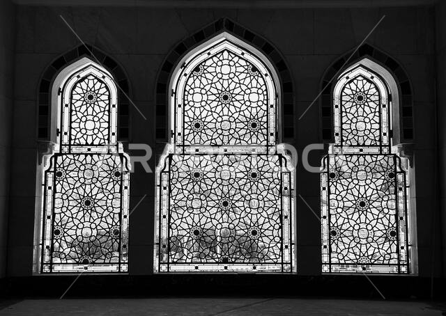 زخارف إسلامية على نوافذ المسجد الحرام - فن بخلفية أبيض وأسود - مكة المكرمة، المملكة العربية السعودية