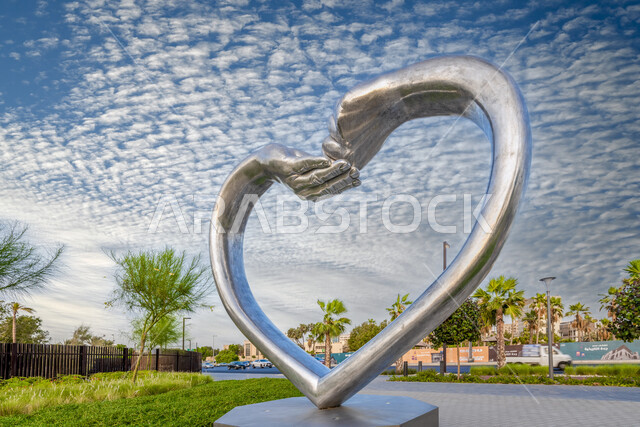 صورة للمجسمات الفنية بحديقة بحيرة الأربعين بجدة التاريخية في المملكة العربية السعودية , الوجهة الثقافية , مساحات خضراء ومجسمات فنية ,وجهة ترفيهية للسياحة في جدة .