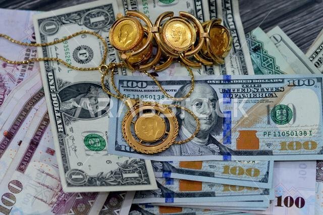 sovereign British gold coin shapes bullion coin features George and dragon Jewellery or jewelry on USD American dollars and Saudi Arabia riyals cash m sovereign British gold coin shapes bullion coin features George and dragon Jewellery or jewelry on USD American dollars and Saudi Arabia riyals cash m