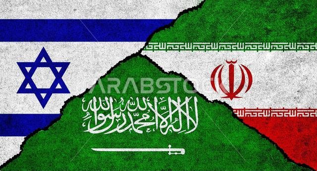 أعلام السعودية وإيران وإسرائيل مجتمعة على خلفية مزخرفة. مفهوم العلاقات الدبلوماسية بين إسرائيل وإيران والسعودية. أعلام السعودية وإيران وإسرائيل مجتمعة على خلفية مزخرفة. مفهوم العلاقات الدبلوماسية بين إسرائيل وإيران والسعودية.