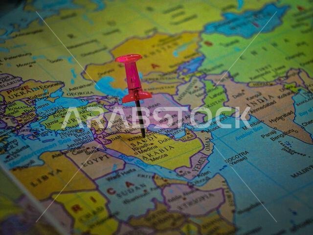 السعودية دبي على خريطة العالم الملونة