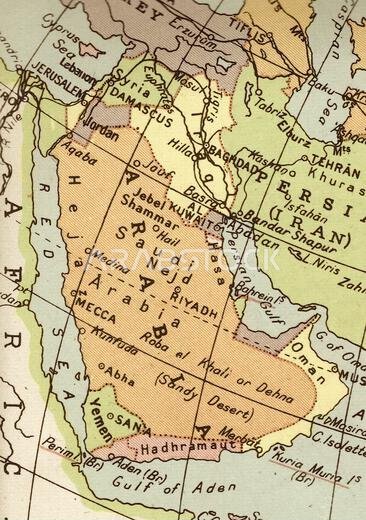 خريطة قديمة للمملكة العربية السعودية بلون بني داكن.