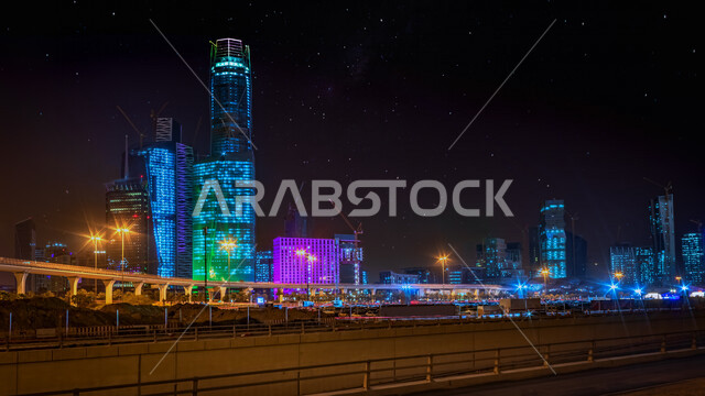 صورة ابداعية لمركز الملك عبدالله المالي ( كافد ) في الرياض بالمملكة العربية السعودية ليلا، معالم الرياض المشهورة، ابراج وناطحات سحاب مضيئة، الفن الهندسي المعماري بالسعودية، السياحة في السعودية