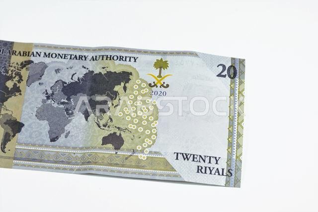 الوجه الخلفي لفئة 20 ريال سعودي، وهي ورقة نقدية تذكارية تحمل خريطة للعالم تُظهر الدول التي استضافت قمة مجموعة العشرين.