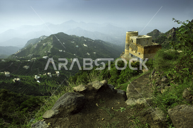 مناظر طبيعيه من اعالي الجبال في المملكه العربيه السعوديه, الطبيعه الخضراء في الجبال, السياحه في السعوديه