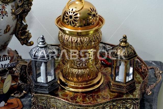 فانوس رمضان أو مصباح رمضان هو احتفال بهيج بأيام الصيام في الدول العربية والإسلامية، وهي أيام صيام مقدسة في الدين الإسلامي.