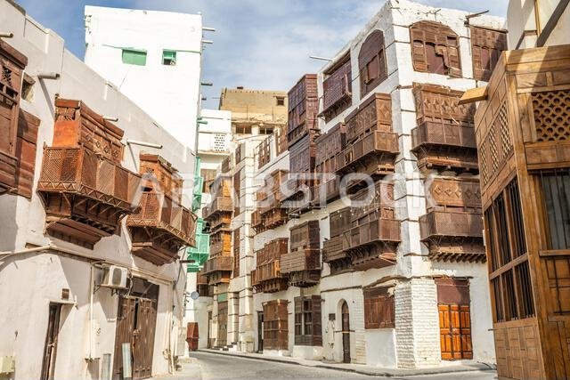 البلدة القديمة في جدة، المملكة العربية السعودية، بمنازلها الإسلامية التقليدية ذات النوافذ والشرفات الخشبية. البلدة القديمة في جدة، المملكة العربية السعودية، بمنازلها الإسلامية التقليدية ذات النوافذ والشرفات الخشبية.