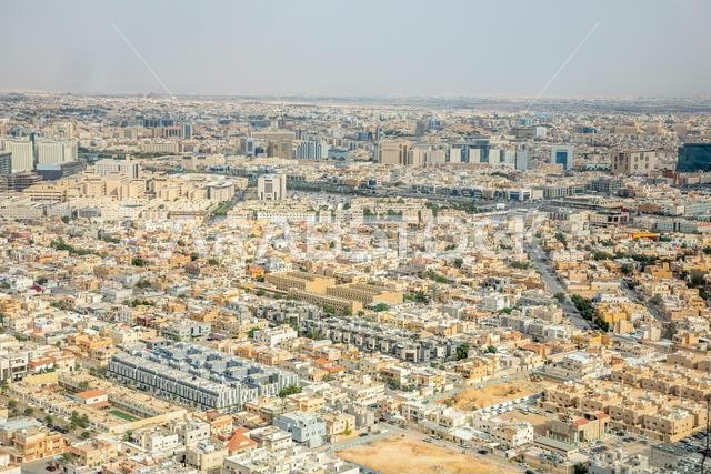 صورة جوية بانورامية لمنطقة سكنية في مدينة الرياض، المملكة العربية السعودية صورة جوية بانورامية لمنطقة سكنية في مدينة الرياض، المملكة العربية السعودية