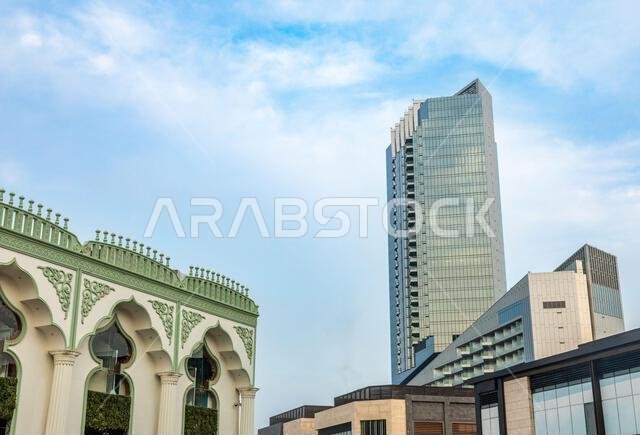 مبانٍ حديثة ومبانٍ مزخرفة بزخارف تقليدية، مدينة الخبر، المملكة العربية السعودية مبانٍ حديثة ومبانٍ مزخرفة بزخارف تقليدية، مدينة الخبر، المملكة العربية السعودية