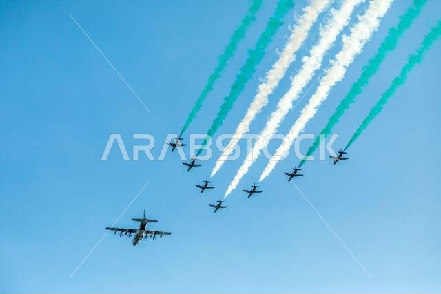 قاذفة قنابل تقود سرباً من الطائرات المقاتلة تحمل آثاراً بألوان العلم السعودي، في معرض جدة الجوي