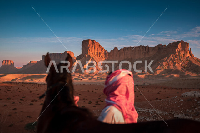 سلسلة جبال طويق ، حافة العالم في مدينة الرياض بالمملكة العربية السعودية ، السياحة في السعودية,  المناظر الطبيعية الجبلية الصحراوية، المعالم التاريخية الأثرية، مناطق صحراوية