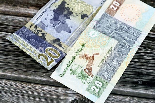 ورقة نقدية سعودية من فئة 20 ريالاً سعودياً، مع 20 جنيهاً مصرياً، وسعر صرف العملات المصرية والسعودية، وصورة لمسجد محمد علي.