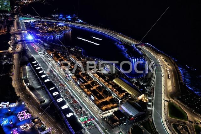 جدة، المملكة العربية السعودية. ١٩ مارس ٢٠٢٣. خط الانطلاق قبل بدء السباق. بطولة العالم للفورمولا ١، الجولة الثانية، جائزة السعودية الكبرى، الأحد ١٩ مارس ٢٠٢٣. جدة، المملكة العربية السعودية. حقوق الصورة: جيمس موي/ألامي لايف نيوز