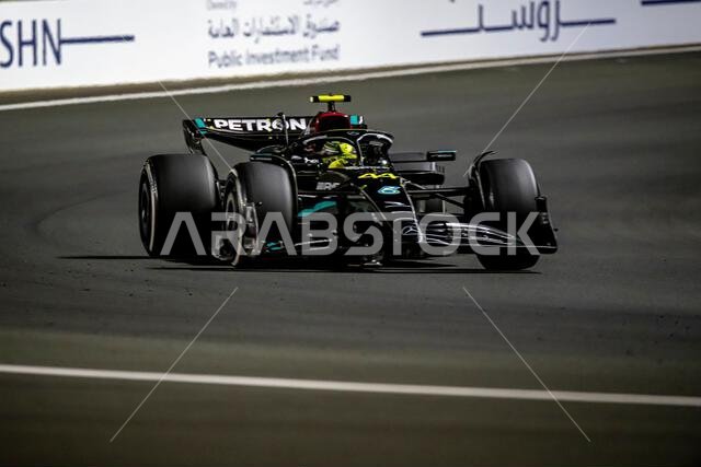 جدة، المملكة العربية السعودية، 19 مارس/آذار، لويس هاميلتون، من المملكة المتحدة، يتنافس لصالح فريق مرسيدس في سباقات الفورمولا 1. يوم السباق، الجولة الثانية من بطولة العالم للفورمولا 1 لعام 2023. حقوق الصورة: مايكل بوتس/ألامي لايف نيوز