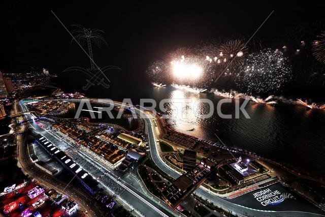 جدة، المملكة العربية السعودية. ١٩ مارس ٢٠٢٣. أجواء حلبة السباق - ألعاب نارية في نهاية السباق. بطولة العالم للفورمولا ١، الجولة الثانية، جائزة السعودية الكبرى، الأحد ١٩ مارس ٢٠٢٣. جدة، المملكة العربية السعودية. حقوق الصورة: جيمس موي/ألامي لايف نيوز