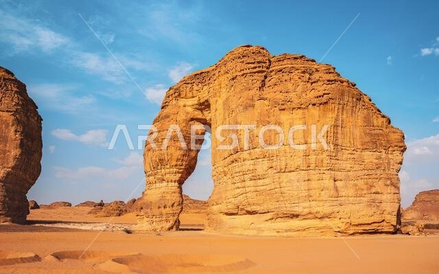 جبل الفيل - صخرة الفيل في صحراء العلا، المملكة العربية السعودية