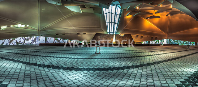 صورة ابداعية من داخل جامع مركز الملك عبدالله المالي ( كافد ) في الرياض بالمملكة العربية السعودية، معالم الرياض المشهورة، الفن الهندسي المعماري، العبادة والتقرب الى الله، السياحة في السعودية