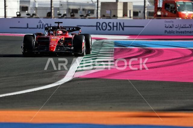 جدة، المملكة العربية السعودية. ١٧ مارس ٢٠٢٣. شارل لوكلير (مون) فيراري SF-23. بطولة العالم للفورمولا ١، الجولة الثانية، جائزة السعودية الكبرى، الجمعة ١٧ مارس ٢٠٢٣. جدة، المملكة العربية السعودية. حقوق الصورة: جيمس موي/ألامي لايف نيوز