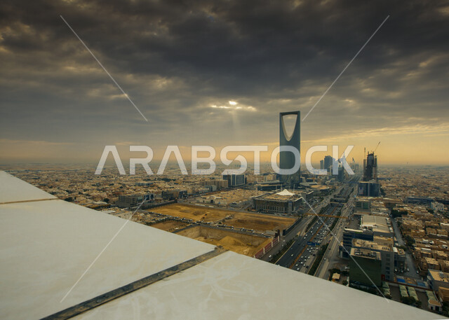 صورة من الاعلى لمدينة الرياض, الأبراج و ناطحات السحاب، الفن الهندسي المعماري ، معالم سياحية مشهورة بالرياض في المملكة العربية السعودية