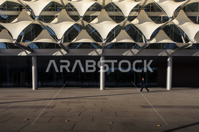  تصوير بالأسود والابيض لمكتبة الملك فهد الوطنية في الرياض ، الفن الهندسي المعماري ، تصميمات هندسية مميزة، معالم سياحية في السعودية