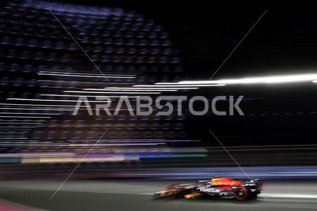 جدة، المملكة العربية السعودية. ١٧ مارس ٢٠٢٣. ماكس فيرستابن (هولندا) فريق ريد بول ريسينغ، سيارة RB19. بطولة العالم للفورمولا ١، الجولة الثانية، جائزة السعودية الكبرى، الجمعة ١٧ مارس ٢٠٢٣. جدة، المملكة العربية السعودية. حقوق الصورة: جيمس موي/ألامي لايف نيوز