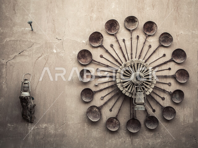 A folk museum of ancient traditional heritage, a mud wall with hanging tools and handicrafts, Bedouin life in Saudi villages, tourist attractions in Saudi Arabia