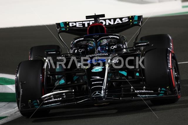 جدة، المملكة العربية السعودية. ١٧ مارس ٢٠٢٣. جورج راسل (بريطانيا) سيارة مرسيدس AMG F1 W14. بطولة العالم للفورمولا ١، الجولة الثانية، جائزة السعودية الكبرى، الجمعة ١٧ مارس ٢٠٢٣. جدة، المملكة العربية السعودية. حقوق الصورة: جيمس موي/ألامي لايف نيوز