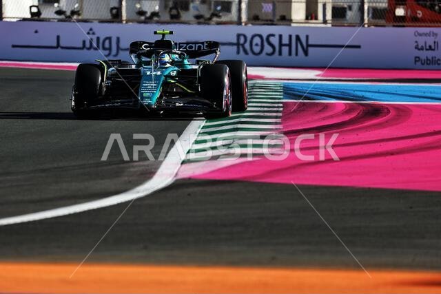 جدة، المملكة العربية السعودية. ١٧ مارس ٢٠٢٣. فرناندو ألونسو (إسبانيا)، فريق أستون مارتن للفورمولا ١، رقم AMR23. بطولة العالم للفورمولا ١، الجولة الثانية، جائزة السعودية الكبرى، الجمعة ١٧ مارس ٢٠٢٣. جدة، المملكة العربية السعودية. حقوق الصورة: جيمس موي/ألامي لايف نيوز