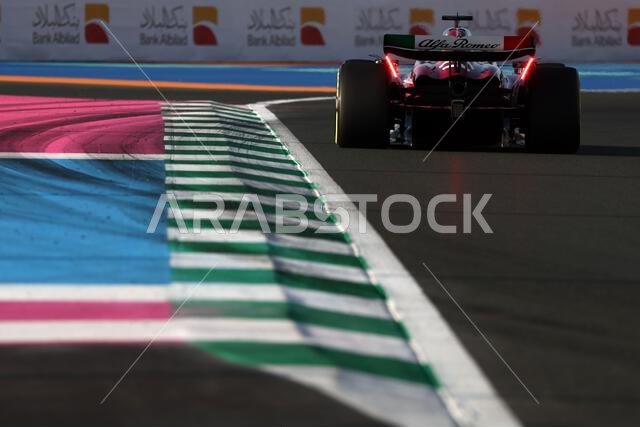 جدة، المملكة العربية السعودية. ١٧ مارس ٢٠٢٣. فالتيري بوتاس (فنلندا)، فريق ألفا روميو للفورمولا ١، سيارة C43. بطولة العالم للفورمولا ١، الجولة الثانية، جائزة السعودية الكبرى، الجمعة ١٧ مارس ٢٠٢٣. جدة، المملكة العربية السعودية. حقوق الصورة: جيمس موي/ألامي لايف نيوز