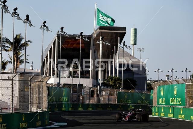 جدة، المملكة العربية السعودية. ١٧ مارس ٢٠٢٣. تشو غوانيو (الصين)، فريق ألفا روميو للفورمولا ١، سيارة C43. بطولة العالم للفورمولا ١، الجولة الثانية، جائزة السعودية الكبرى، الجمعة ١٧ مارس ٢٠٢٣. جدة، المملكة العربية السعودية. حقوق الصورة: جيمس موي/ألامي لايف نيوز