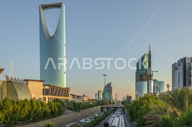 صورة جمالية لبرج المملكة في الرياض بالمملكة العربية السعودية ، الأبراج وناطحات السحاب ، معالم الرياض السياحية ، الفن الهندسي المعماري في السعودية ، معالم سياحية مشهورة في السعودية ، أبراج مدينة الرياض ، طرق وشوارع السعودية