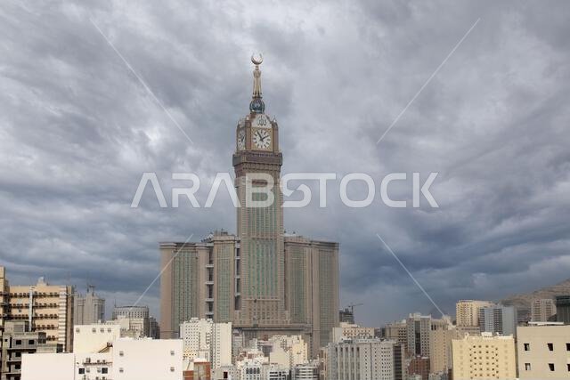 برج الساعة الملكي في مكة المكرمة، المملكة العربية السعودية. يُعدّ هذا البرج أطول برج ساعة في العالم بارتفاع 601 متر. برج الساعة الملكي في مكة المكرمة، المملكة العربية السعودية. يُعدّ هذا البرج أطول برج ساعة في العالم بارتفاع 601 متر.