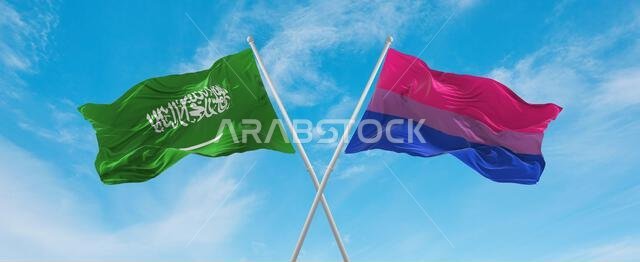علمان متقاطعان، يرمزان إلى فخر المثليين والمتحولين جنسيًا، وعلم المملكة العربية السعودية، يرفرفان في مهب الريح تحت سماء ملبدة بالغيوم. مفهوم العلاقة والحوار والسفر بين البلدين. ٣