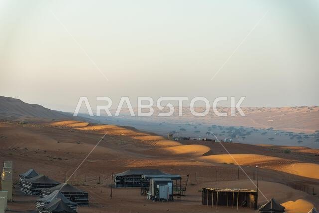 شروق الشمس في الصحراء