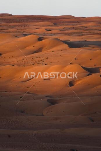 شروق الشمس في الصحراء