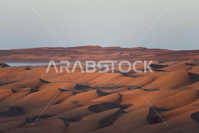 شروق الشمس في الصحراء