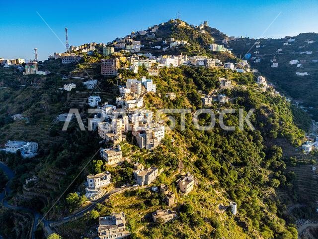 مبانٍ على قمة جبل فيفا، منطقة جازان، المملكة العربية السعودية، الشرق الأوسط مبانٍ على قمة جبل فيفا، منطقة جازان، المملكة العربية السعودية، الشرق الأوسط