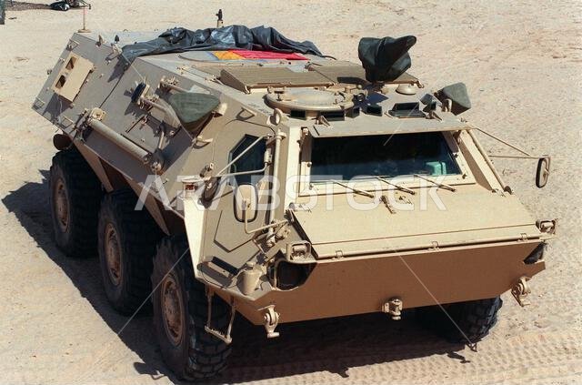 صورة أمامية يمنى لنظام الاستطلاع النووي والبيولوجي والكيميائي M-93 Fox، الذي تم نشره خلال عملية عاصفة الصحراء. M-93 هو نسخة معدلة من ناقلة الجنود المدرعة Transportpanzer 1 الألمانية الغربية. الموضوع: عملية عاصفة الصحراء، الدولة: المملكة العربية السعودية. صورة أمامية يمنى لنظام الاستطلاع النووي والبيولوجي والكيميائي M-93 Fox، الذي تم نشره خلال عملية عاصفة الصحراء. M-93 هو نسخة معدلة من ناقلة الجنود المدرعة Transportpanzer 1 الألمانية الغربية. الموضوع: عملية عاصفة الصحراء، الدولة: المملكة العربية السعودية.