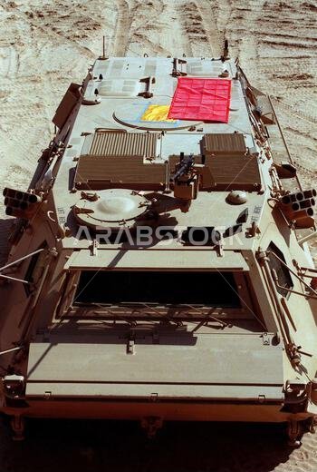 صورة أمامية لنظام الاستطلاع النووي والبيولوجي والكيميائي M-93 Fox، الذي تم نشره خلال عملية عاصفة الصحراء. M-93 هو نسخة معدلة من ناقلة الجنود المدرعة الألمانية الغربية Transportpanzer 1. الموضوع: عملية/سلسلة: عاصفة الصحراء، الدولة: المملكة العربية السعودية. صورة أمامية لنظام الاستطلاع النووي والبيولوجي والكيميائي M-93 Fox، الذي تم نشره خلال عملية عاصفة الصحراء. M-93 هو نسخة معدلة من ناقلة الجنود المدرعة الألمانية الغربية Transportpanzer 1. الموضوع: عملية/سلسلة: عاصفة الصحراء، الدولة: المملكة العربية السعودية.