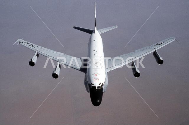 An air-to-air overhead view of an RC-135 Stratolifter aircraft during Operation Desert Storm.. Subject Operation/Series: DESERT STORM Country: Saudi Arabia(SAU) An air-to-air overhead view of an RC-135 Stratolifter aircraft during Operation Desert Storm.. Subject Operation/Series: DESERT STORM Country: Saudi Arabia(SAU)