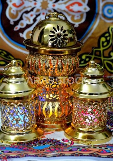 فانوس رمضان أو مصباح رمضان هو احتفال بهيج بأيام الصيام في الدول العربية والإسلامية، وهي أيام صيام مقدسة في الدين الإسلامي.