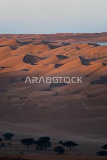 شروق الشمس في الصحراء